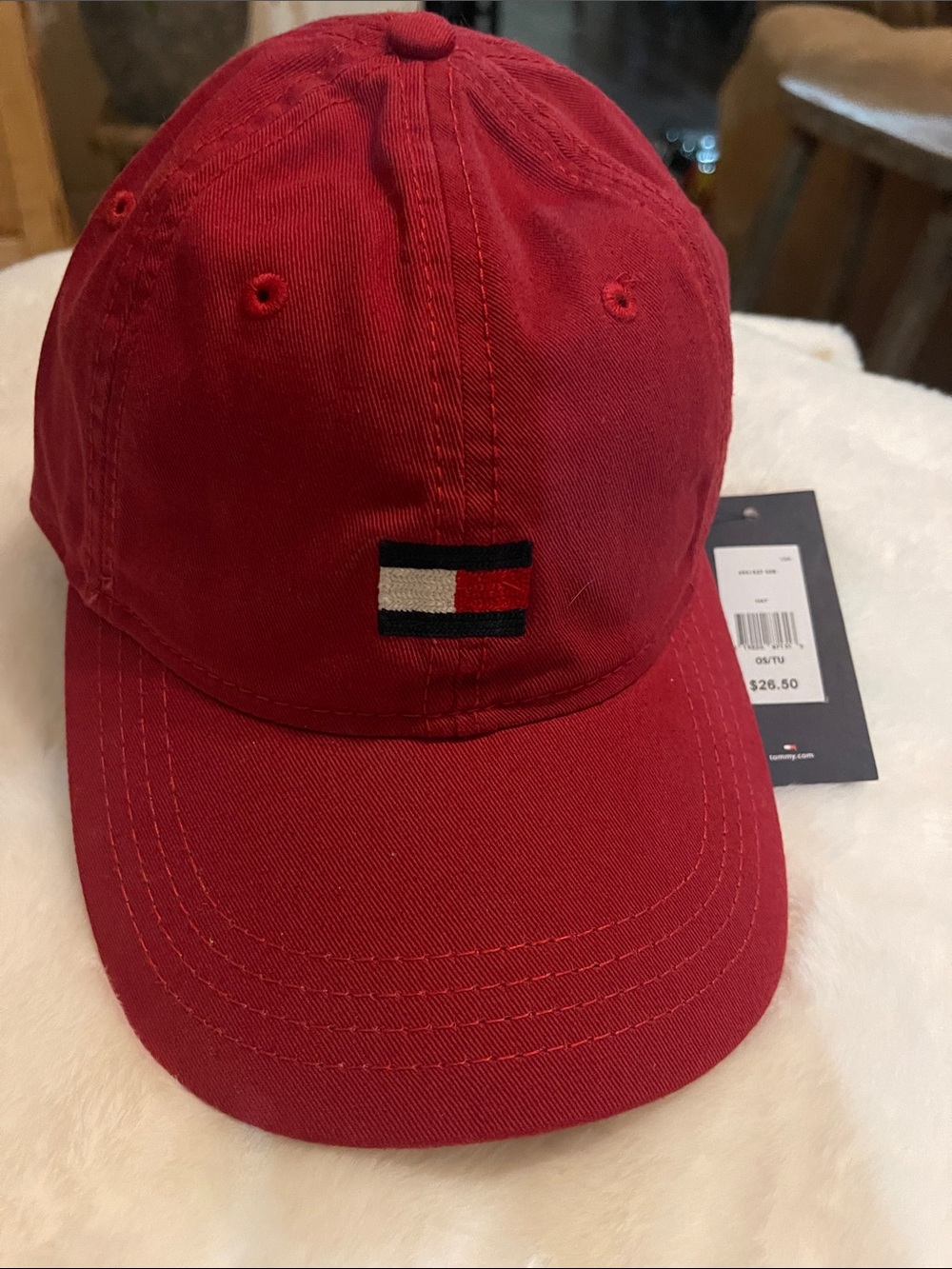 Brand new with original tags attached (NWT).
Classic Tommy Hilfiger embroidered
